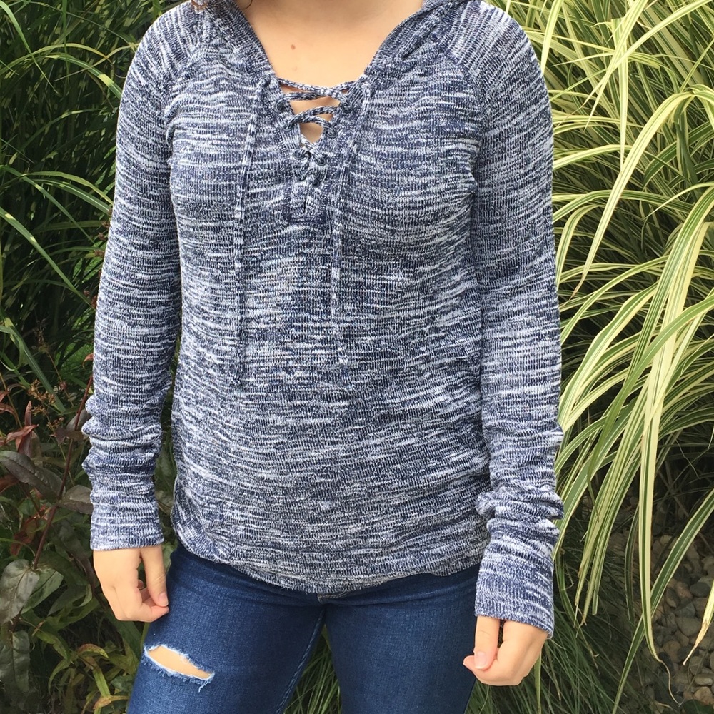 V neck hooded top